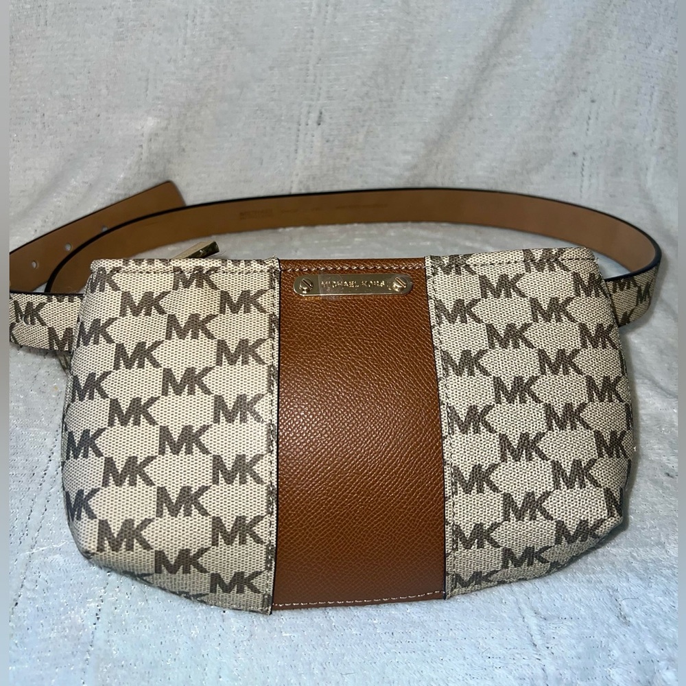 NEW w/tags- Michael Kors- Adjustable Belt Bag- Color Brown/Acorn- Size L/XL